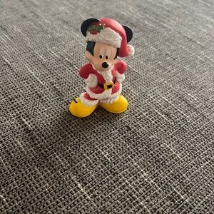 Holiday Santa Mickey Mouse all around the world Tonie